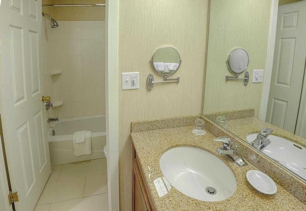 Albany Airport Inn And Suites Latham Εξωτερικό φωτογραφία