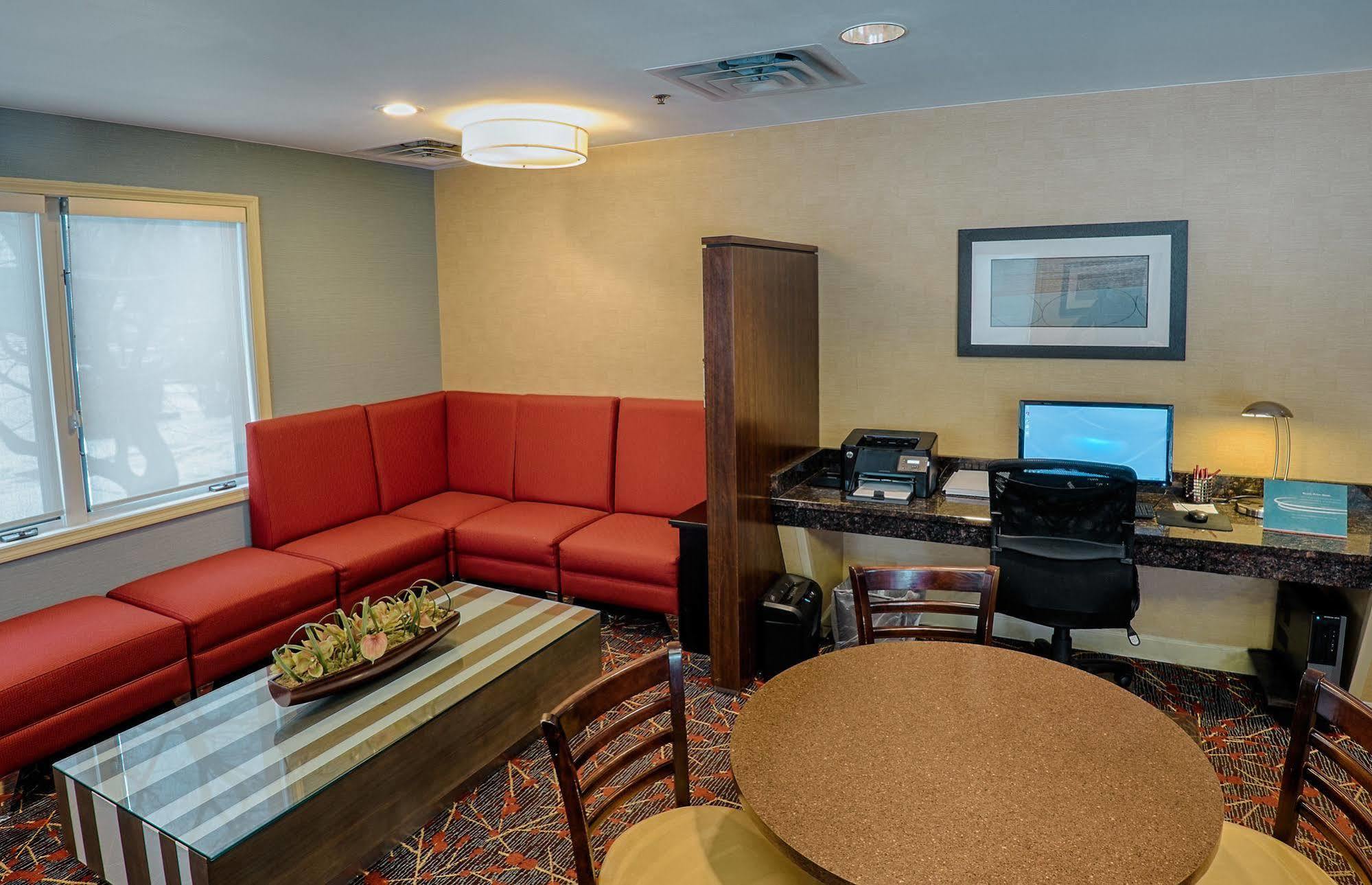 Albany Airport Inn And Suites Latham Εξωτερικό φωτογραφία