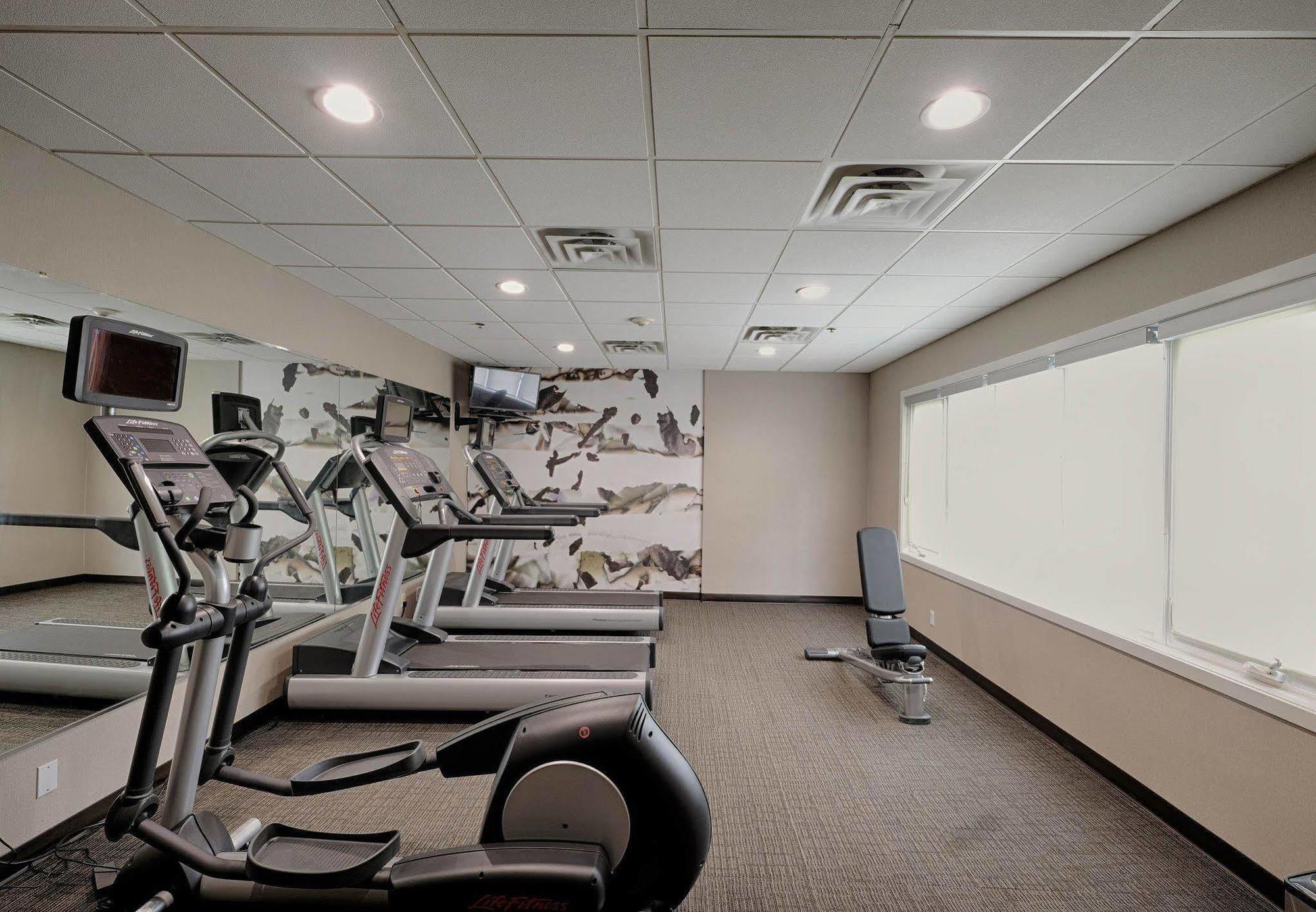 Albany Airport Inn And Suites Latham Εξωτερικό φωτογραφία
