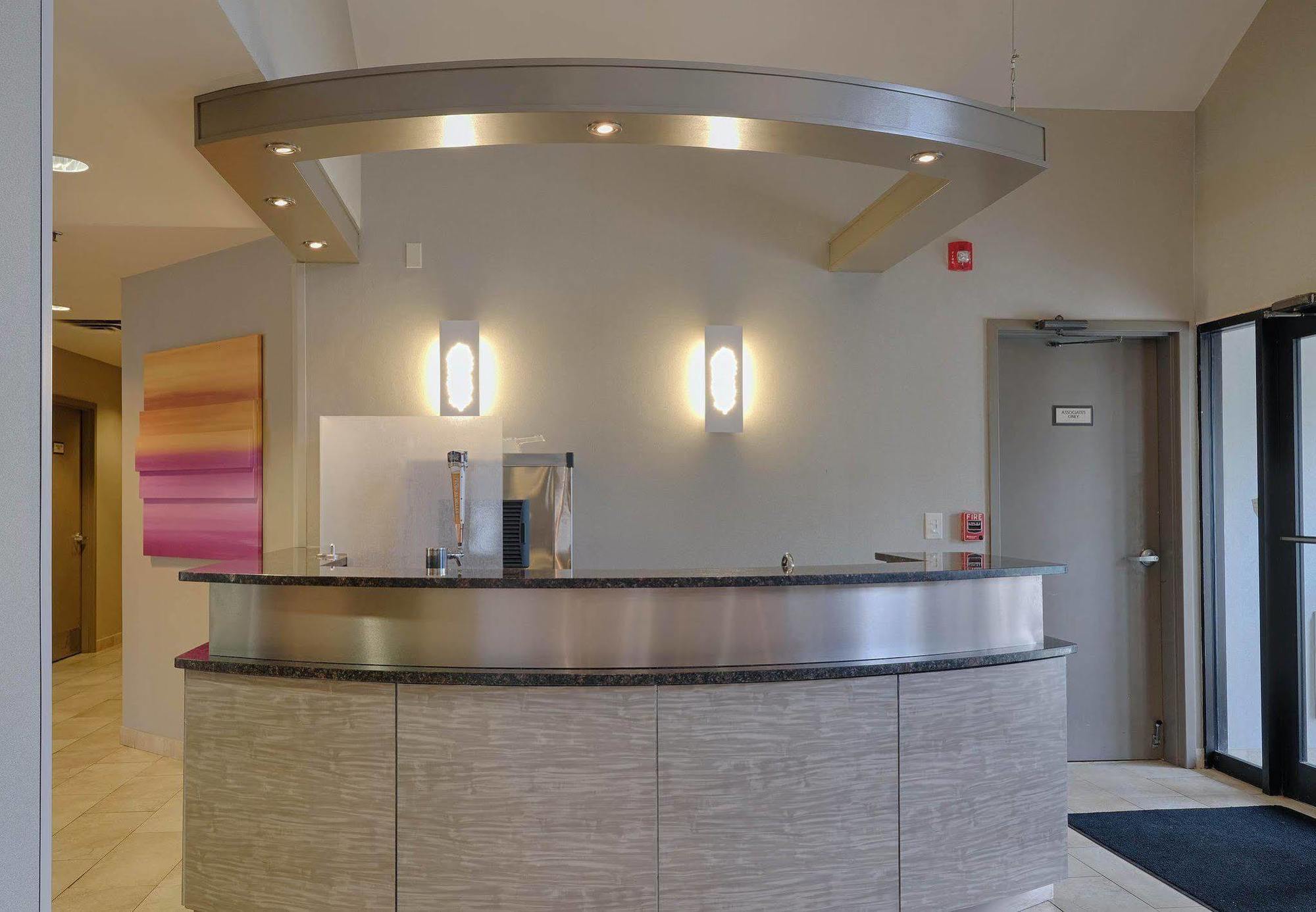 Albany Airport Inn And Suites Latham Εξωτερικό φωτογραφία