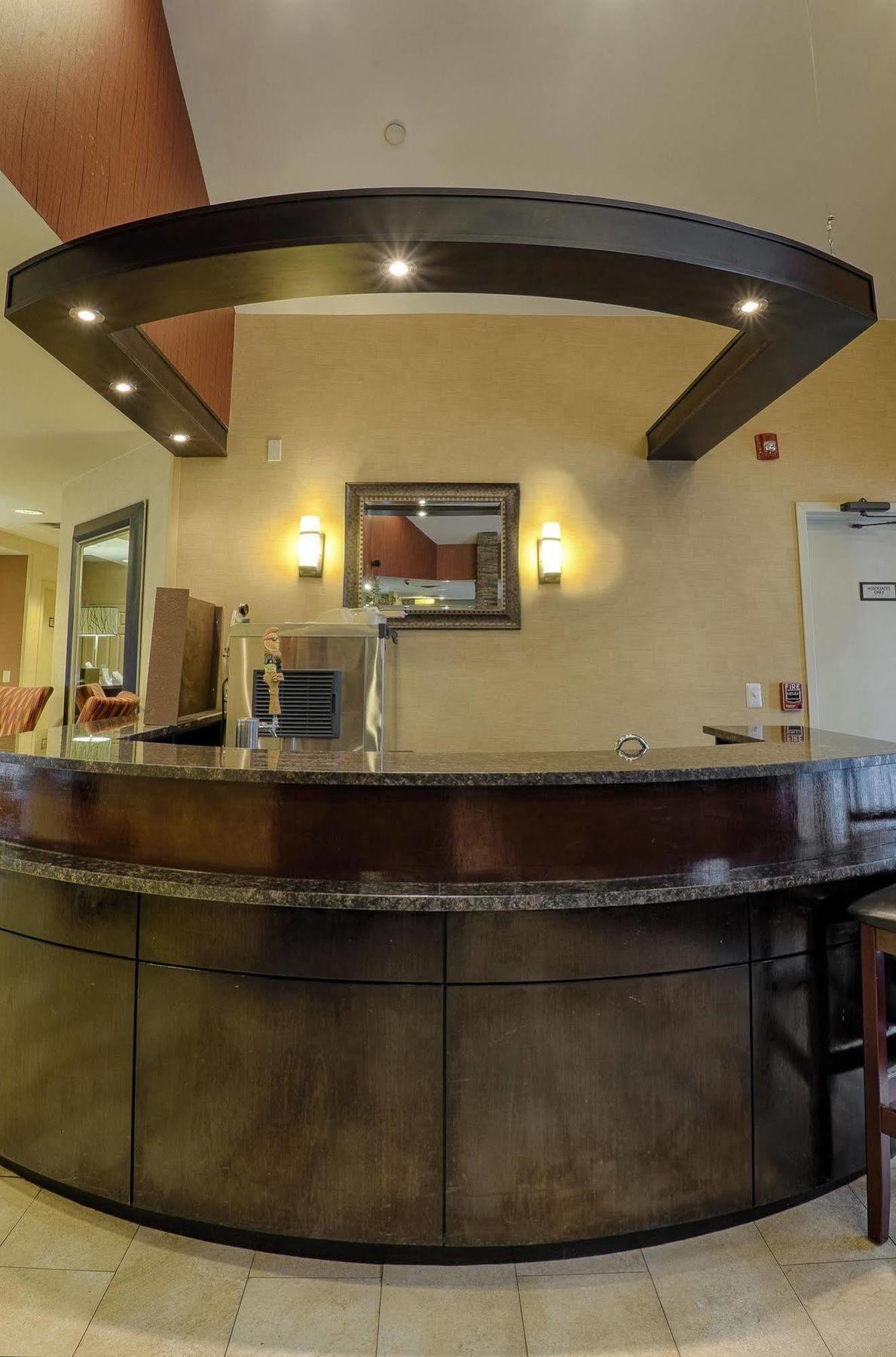 Albany Airport Inn And Suites Latham Εξωτερικό φωτογραφία