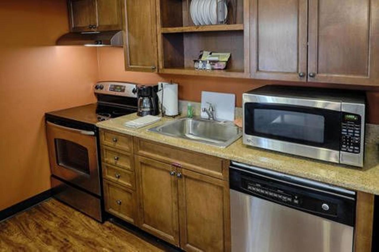 Albany Airport Inn And Suites Latham Εξωτερικό φωτογραφία
