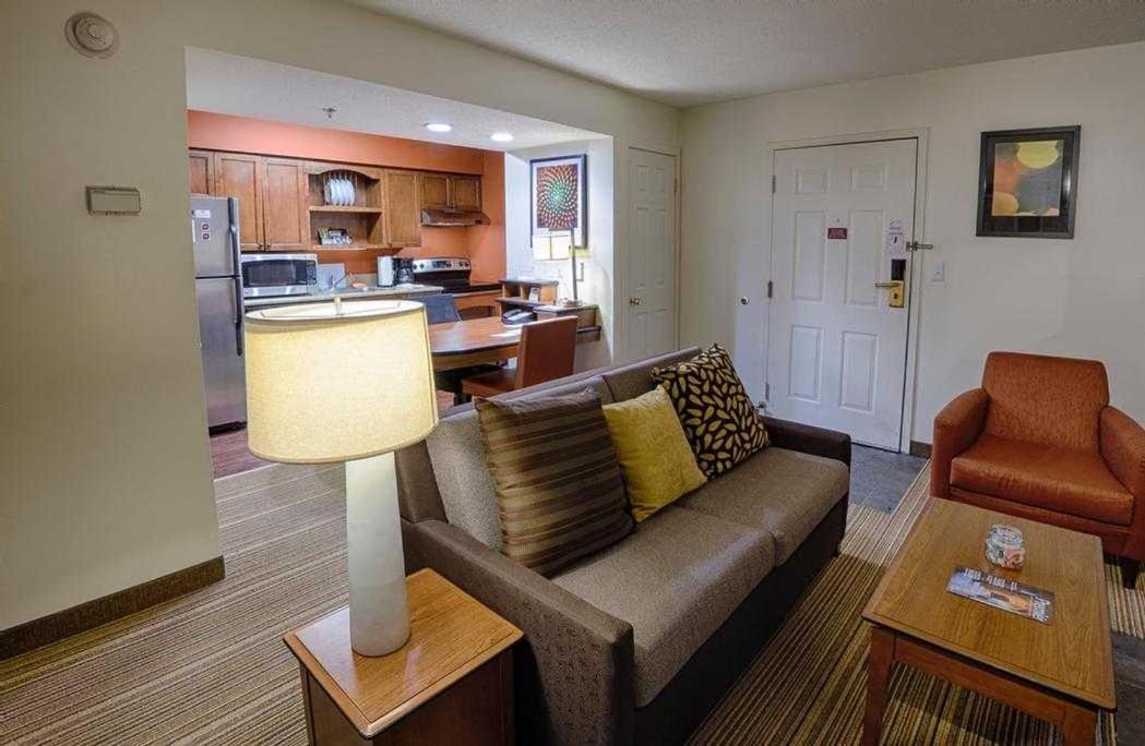 Albany Airport Inn And Suites Latham Εξωτερικό φωτογραφία
