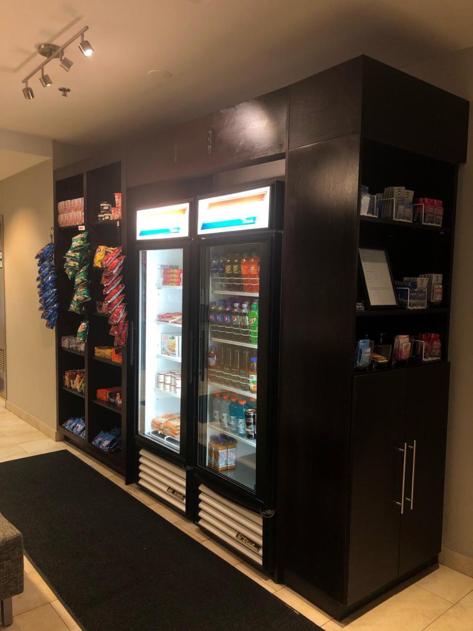 Albany Airport Inn And Suites Latham Εξωτερικό φωτογραφία