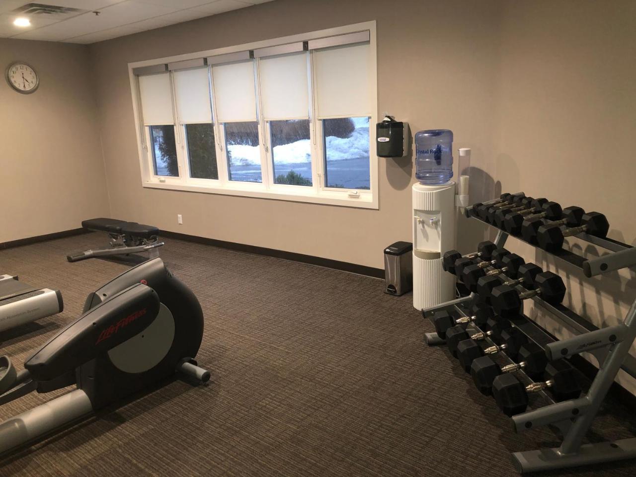 Albany Airport Inn And Suites Latham Εξωτερικό φωτογραφία
