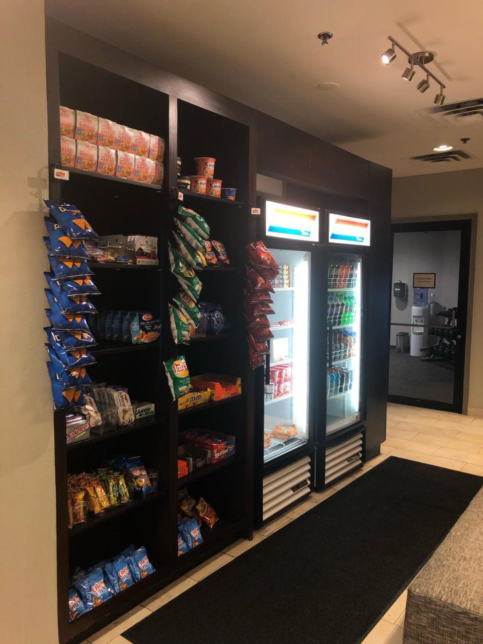 Albany Airport Inn And Suites Latham Εξωτερικό φωτογραφία