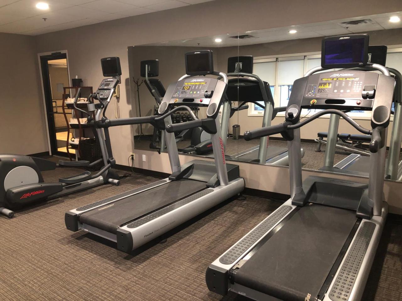 Albany Airport Inn And Suites Latham Εξωτερικό φωτογραφία