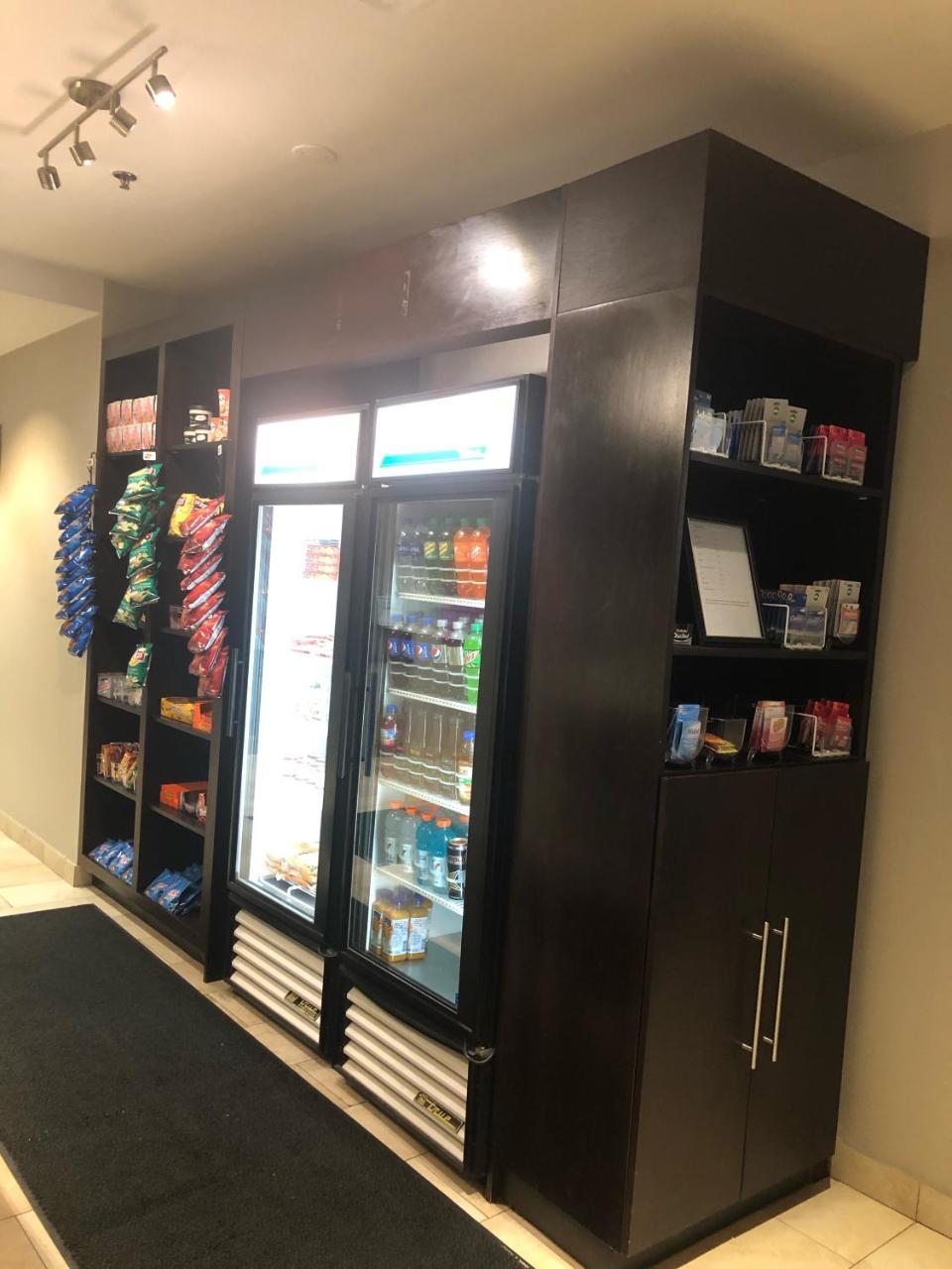 Albany Airport Inn And Suites Latham Εξωτερικό φωτογραφία