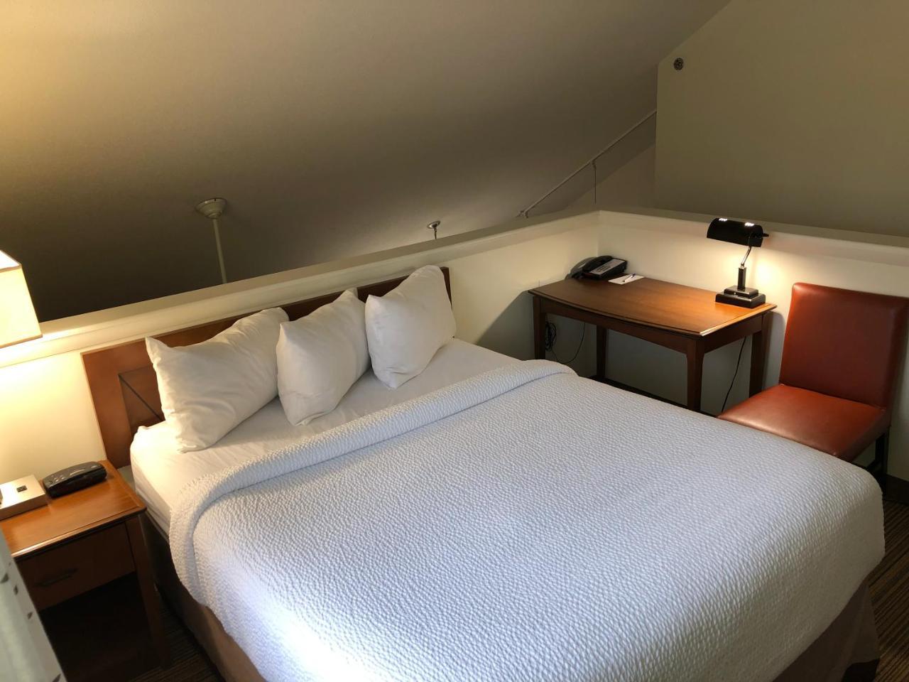 Albany Airport Inn And Suites Latham Εξωτερικό φωτογραφία