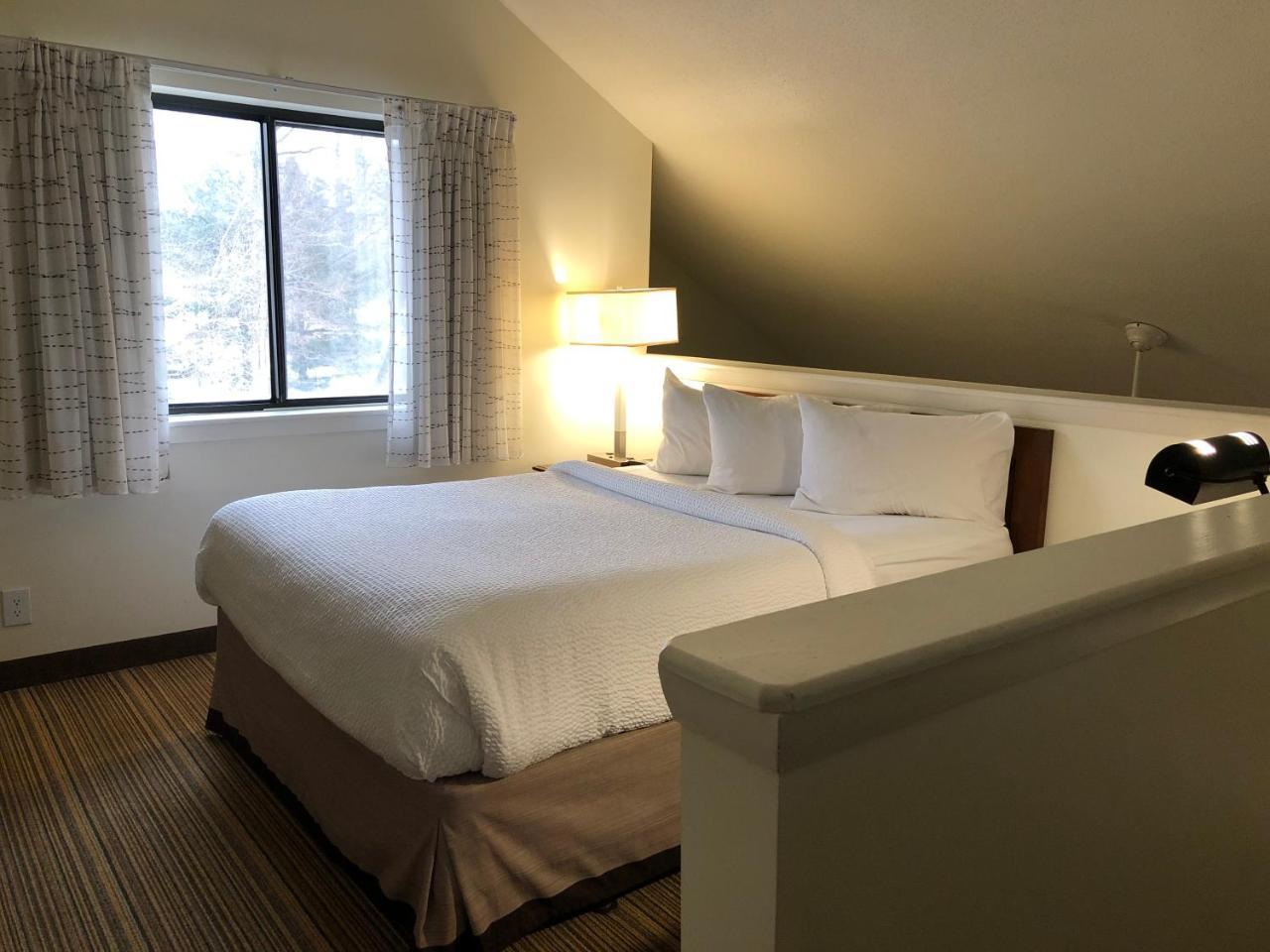 Albany Airport Inn And Suites Latham Εξωτερικό φωτογραφία
