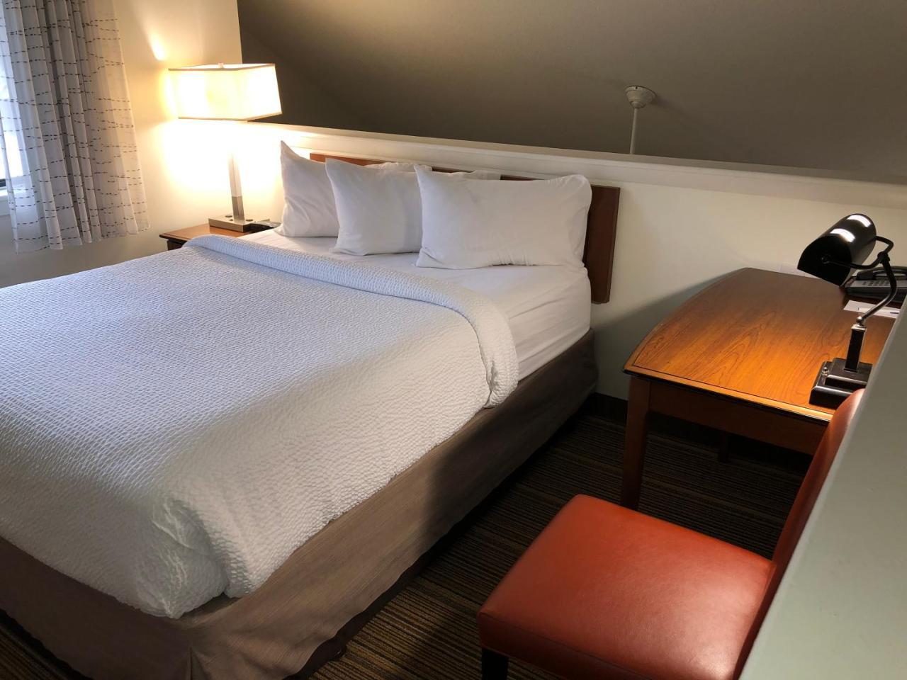 Albany Airport Inn And Suites Latham Εξωτερικό φωτογραφία