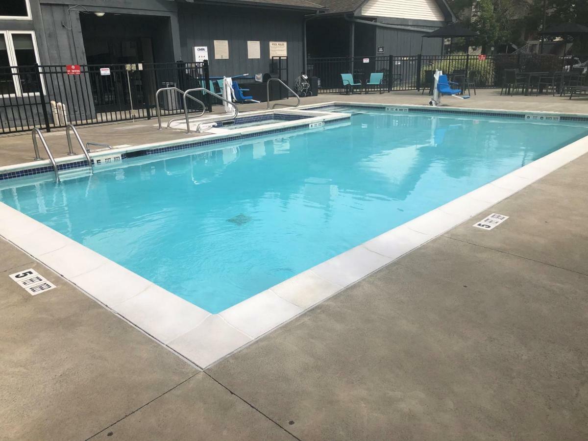 Albany Airport Inn And Suites Latham Εξωτερικό φωτογραφία